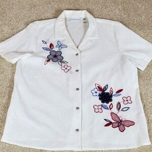 Alfred Dunner Women's Size 14 White Shirt Flower Appliques Side Splits @ Bottom